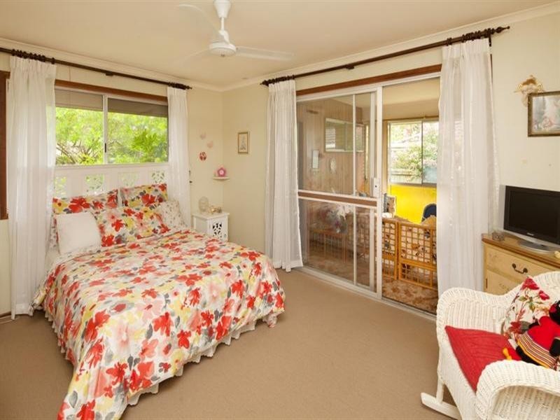 15 Grevillia Avenue, Southport QLD 4215