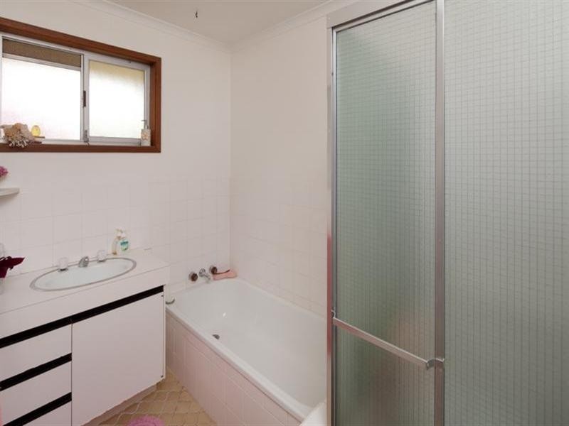 15 Grevillia Avenue, Southport QLD 4215