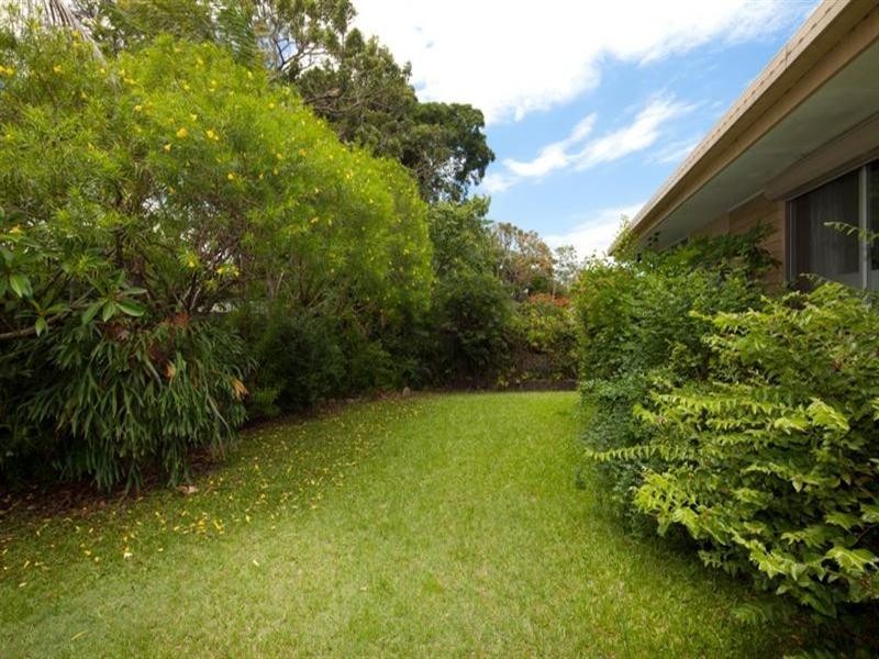 15 Grevillia Avenue, Southport QLD 4215