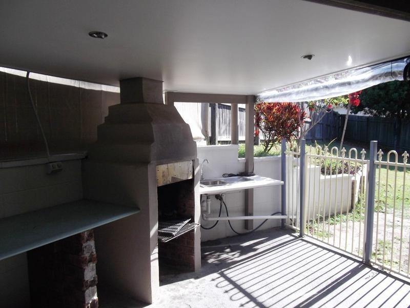 112 Kindra Avenue, Southport QLD 4215