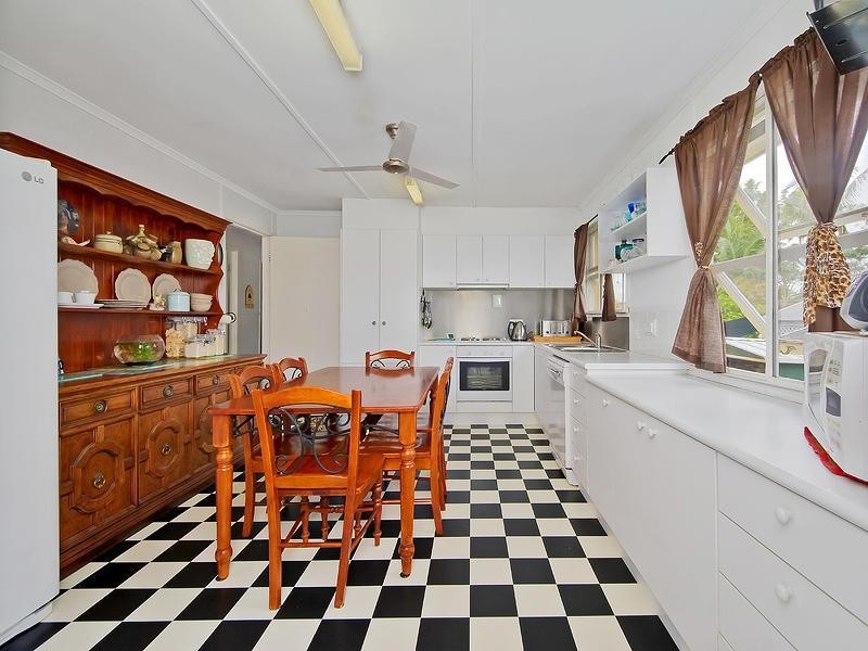 39 Eileen Avenue, Southport QLD 4215