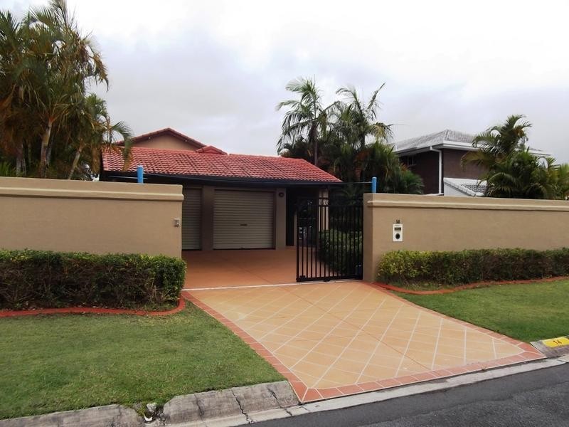 14 Ayrshire Avenue, Benowa QLD 4217