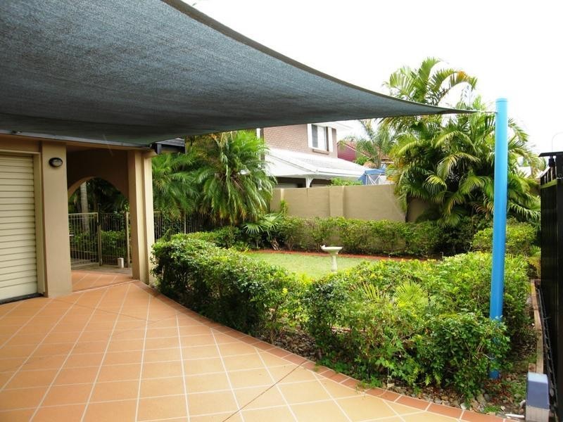 14 Ayrshire Avenue, Benowa QLD 4217