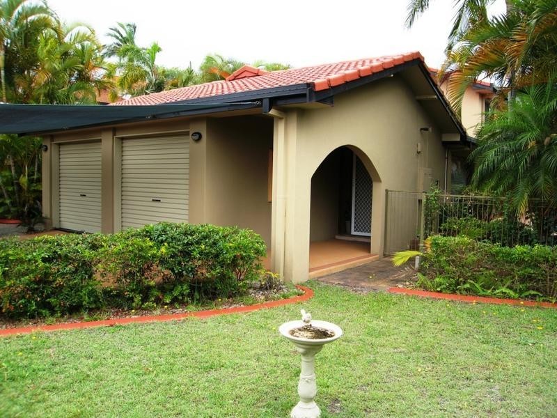 14 Ayrshire Avenue, Benowa QLD 4217