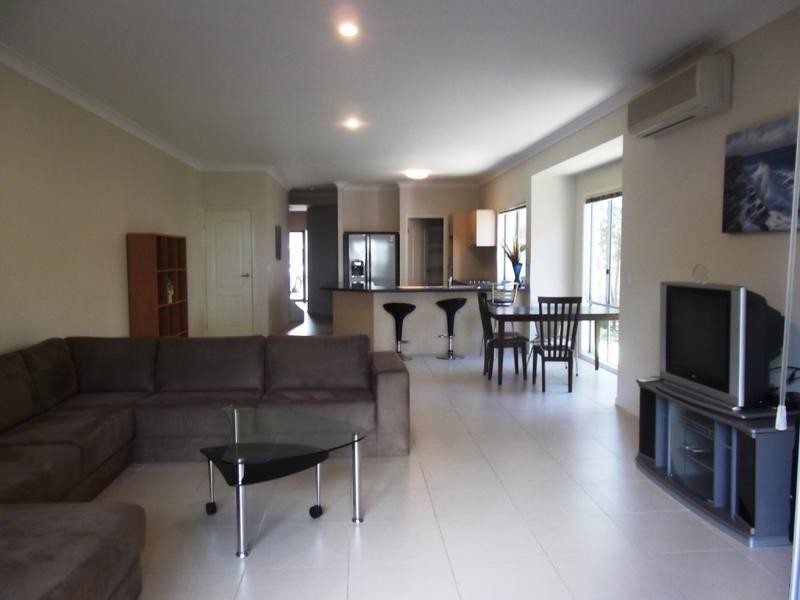 1/60 Minnie Street, Southport QLD 4215