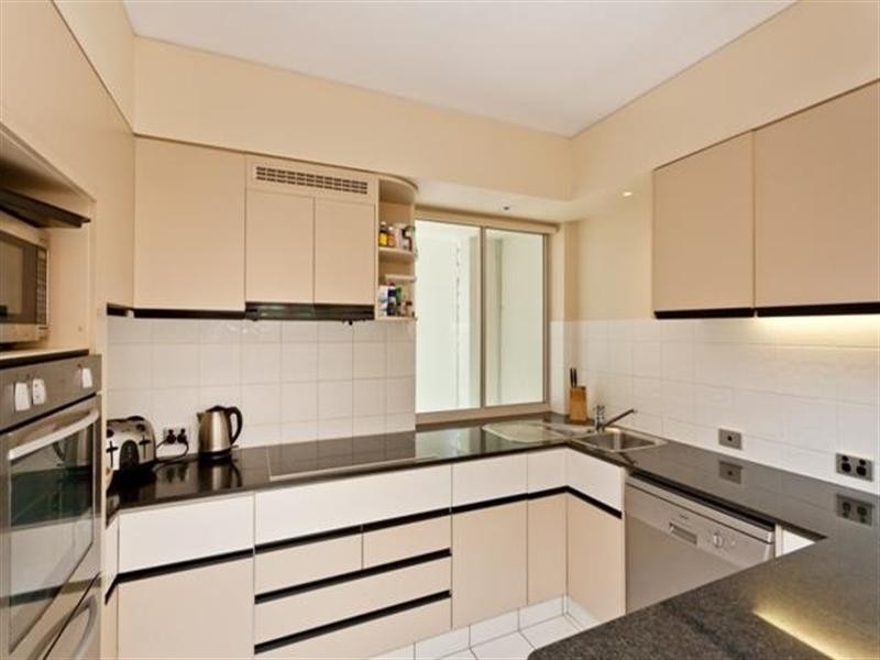 13 76 Chichester Drive, Arundel QLD 4214