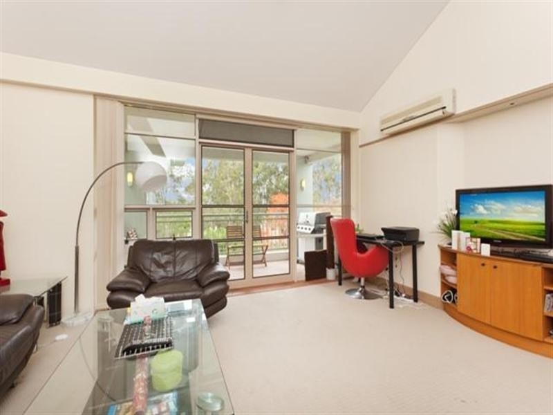 13 76 Chichester Drive, Arundel QLD 4214