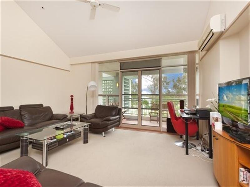13 76 Chichester Drive, Arundel QLD 4214