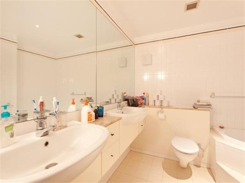 13 76 Chichester Drive, Arundel QLD 4214