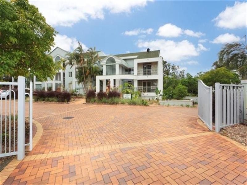 13 76 Chichester Drive, Arundel QLD 4214