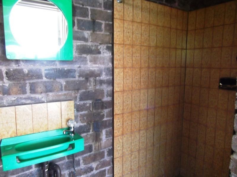 18 Collins Crescent, Benowa QLD 4217