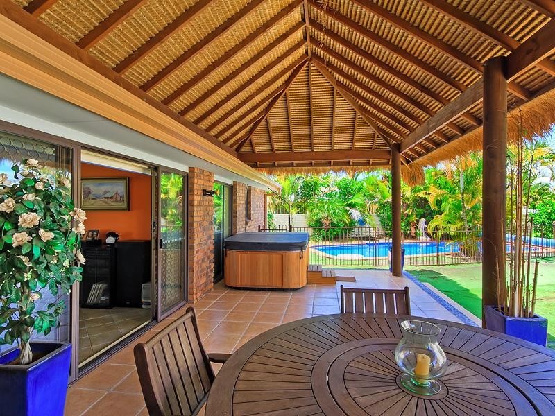 20 Ayrshire Avenue, Benowa QLD 4217