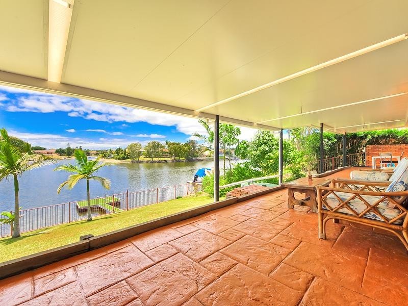 20 Ayrshire Avenue, Benowa QLD 4217