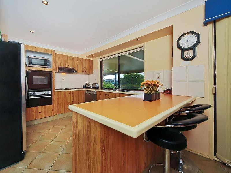 20 Ayrshire Avenue, Benowa QLD 4217