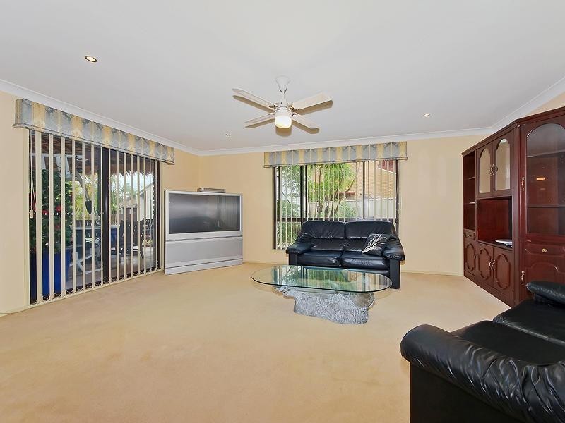 20 Ayrshire Avenue, Benowa QLD 4217