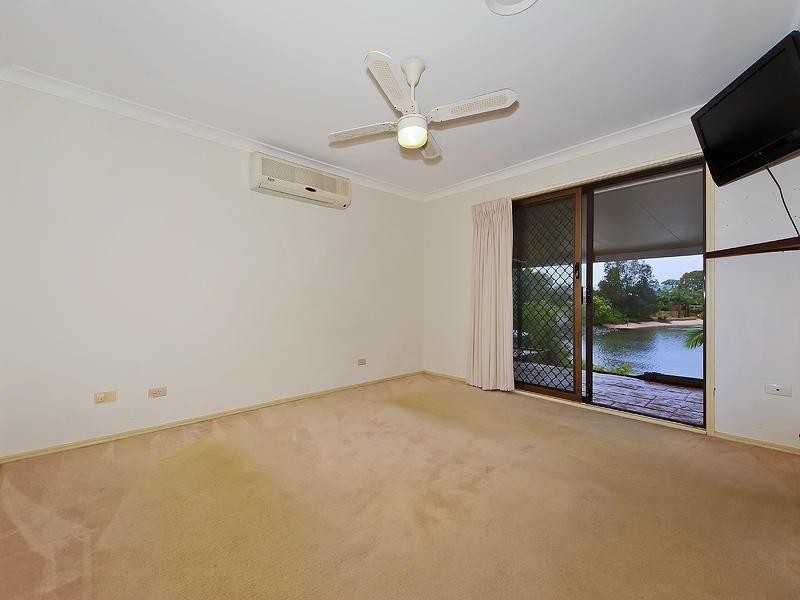 20 Ayrshire Avenue, Benowa QLD 4217