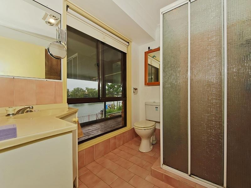 20 Ayrshire Avenue, Benowa QLD 4217