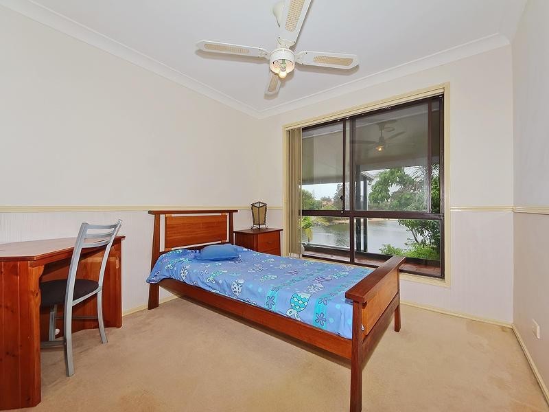 20 Ayrshire Avenue, Benowa QLD 4217