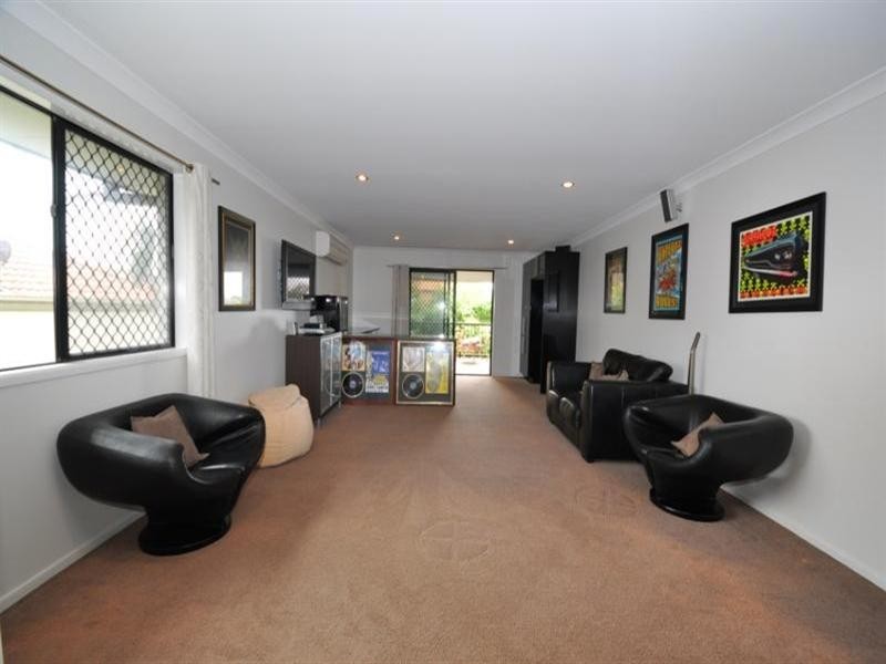 240 Benowa Road, Benowa QLD 4217