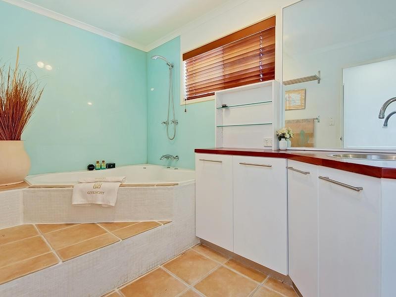 118 Slatyer Avenue, Bundall QLD 4217