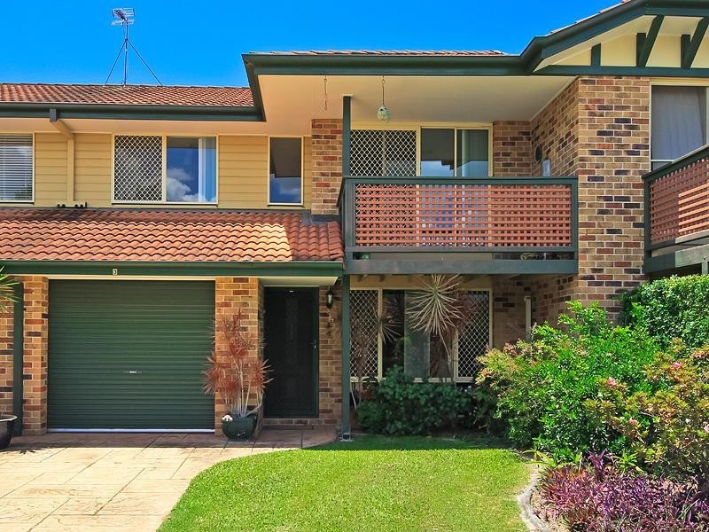 3 Tristan Place.  23 Tristan Court, Benowa QLD 4217