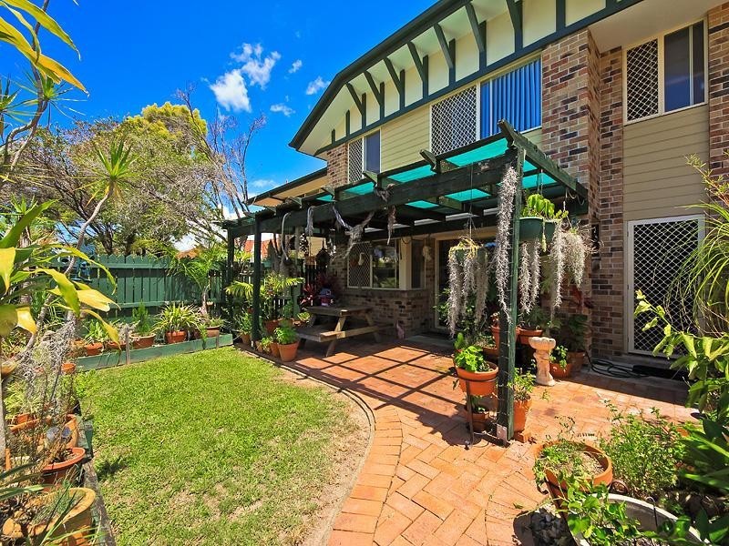 3 Tristan Place.  23 Tristan Court, Benowa QLD 4217