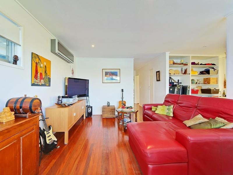 9 Yacht Street, Southport QLD 4215