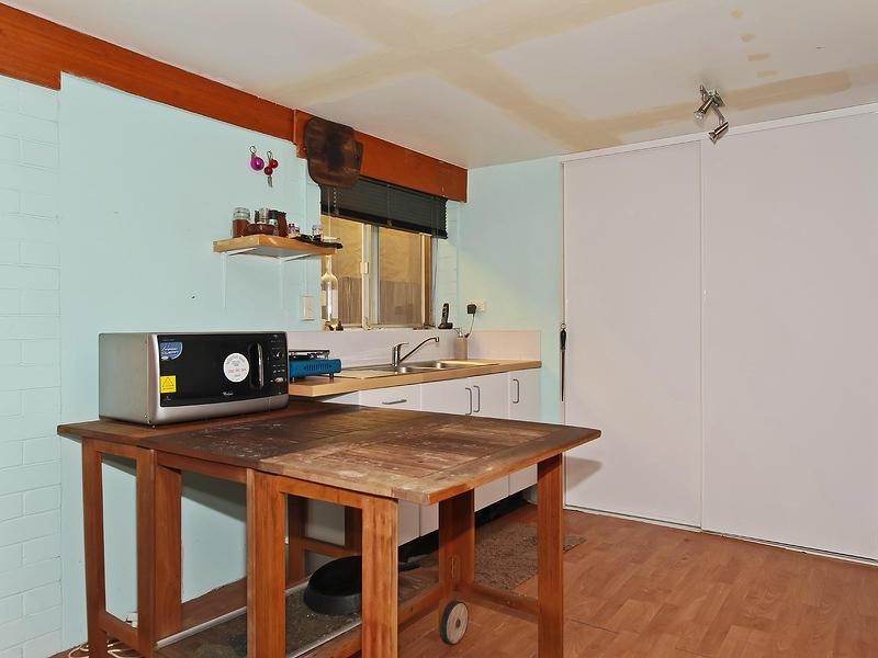 9 Yacht Street, Southport QLD 4215