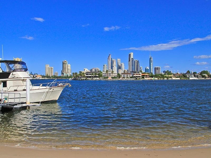 9 Yacht Street, Southport QLD 4215