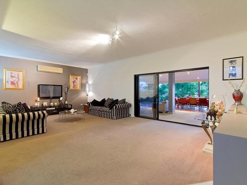 16 Blair Athol Crescent, Sorrento QLD 4217