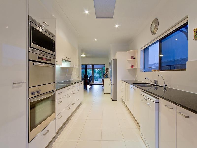 16 Blair Athol Crescent, Sorrento QLD 4217