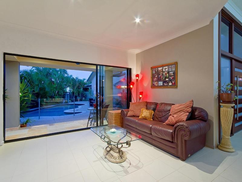 16 Blair Athol Crescent, Sorrento QLD 4217