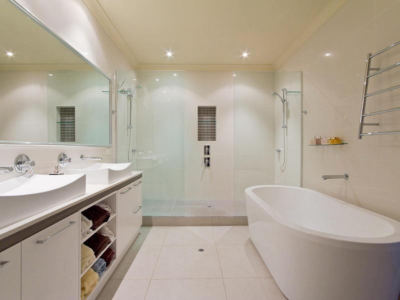 16 Blair Athol Crescent, Sorrento QLD 4217