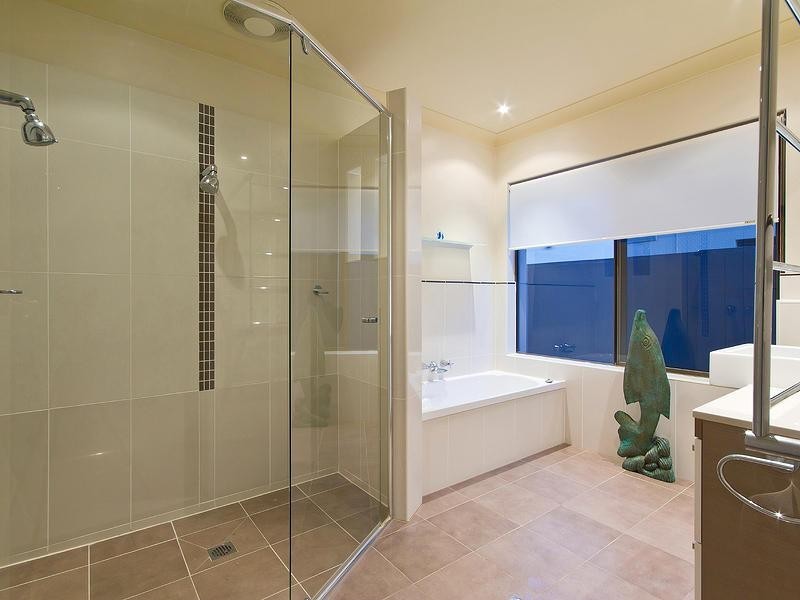 16 Blair Athol Crescent, Sorrento QLD 4217