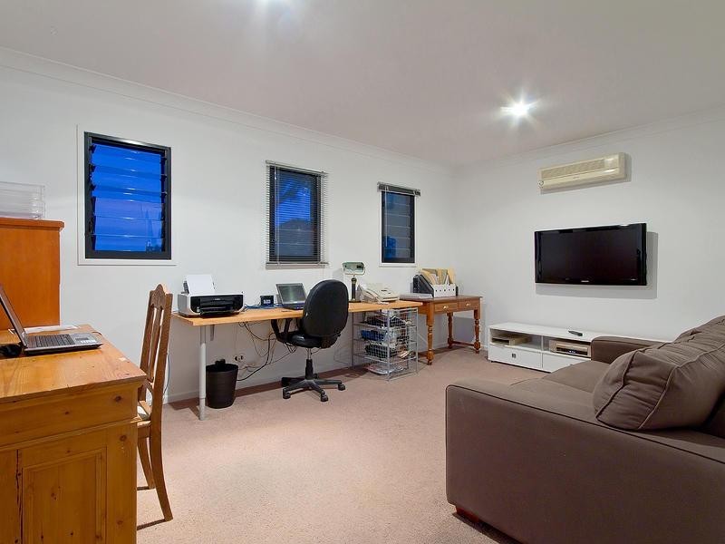 16 Blair Athol Crescent, Sorrento QLD 4217