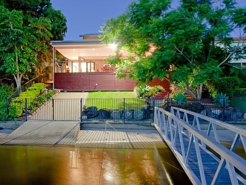 16 Blair Athol Crescent, Sorrento QLD 4217