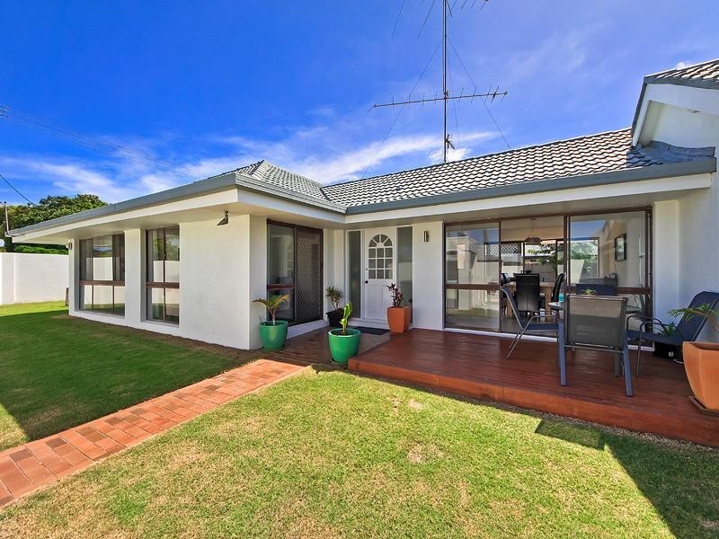 18 Tiwi Street, Sorrento QLD 4217