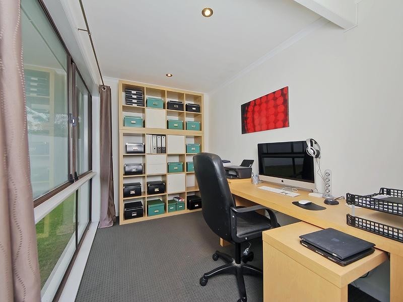 18 Tiwi Street, Sorrento QLD 4217