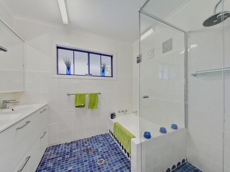 18 Tiwi Street, Sorrento QLD 4217