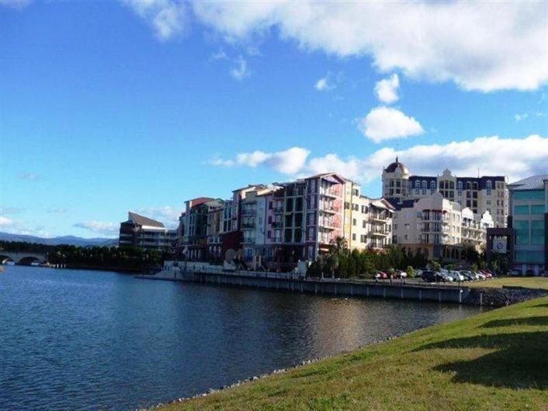 2035 Maison.  3029 The  Boulevard.  Emerald Lakes., Carrara QLD 4211