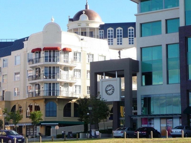 2035 Maison.  3029 The  Boulevard.  Emerald Lakes., Carrara QLD 4211