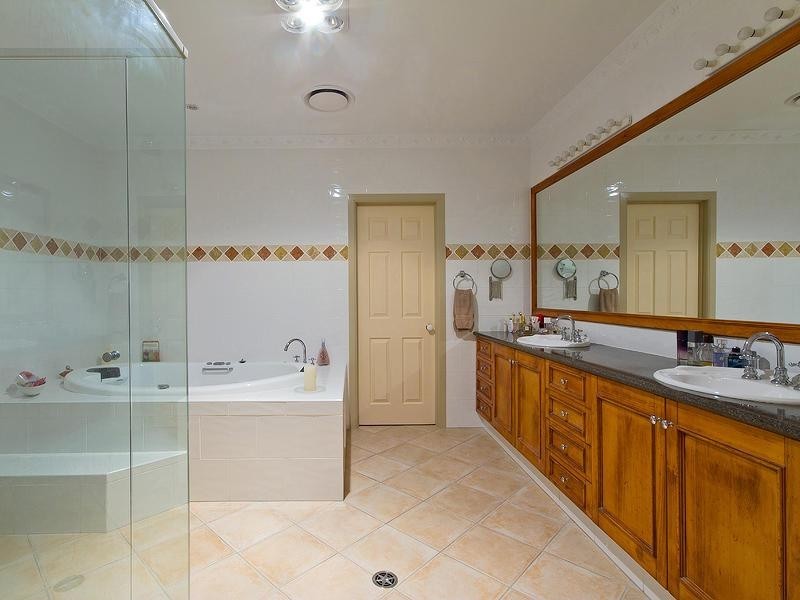 25 Uplands Drive, Parkwood QLD 4214