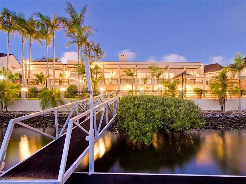 20 St Tropez Terrace, Sorrento QLD 4217