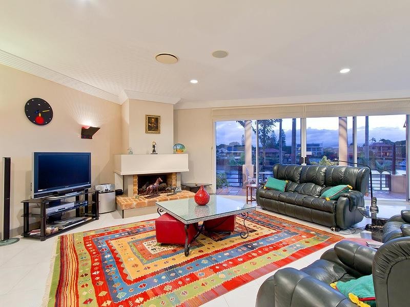 20 St Tropez Terrace, Sorrento QLD 4217