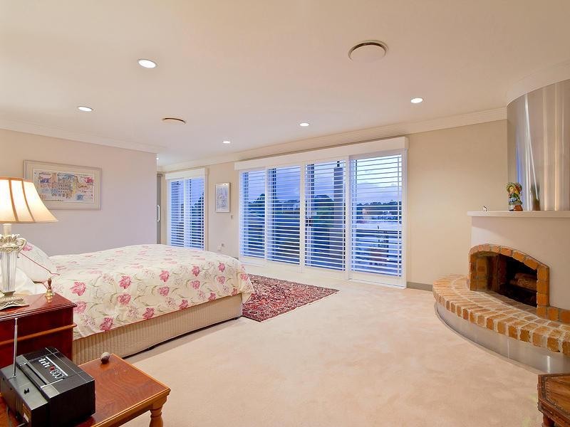 20 St Tropez Terrace, Sorrento QLD 4217