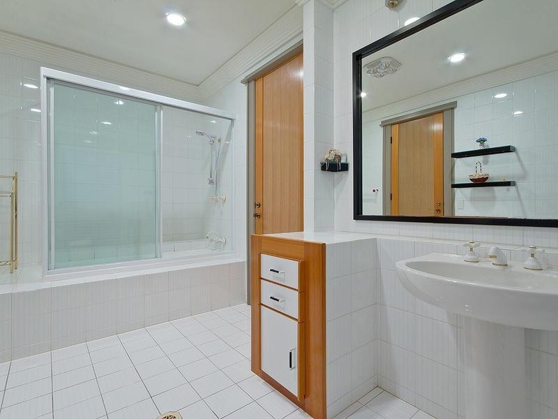 20 St Tropez Terrace, Sorrento QLD 4217