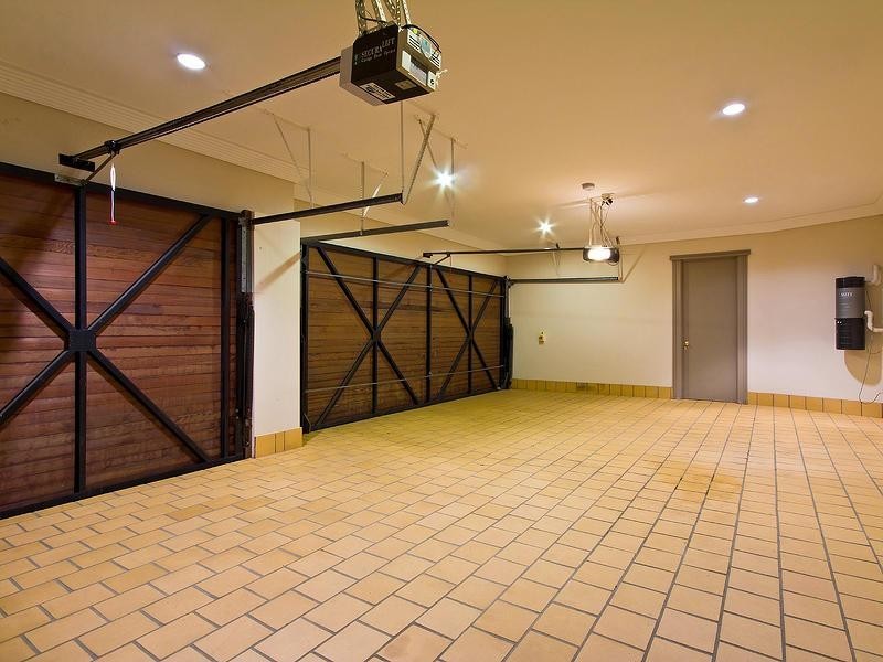 20 St Tropez Terrace, Sorrento QLD 4217