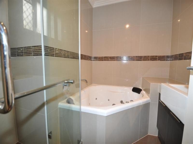 38 Lochinvar Court, Ashmore QLD 4214