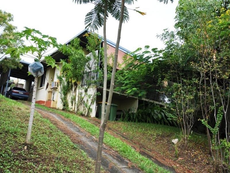 8 Kathleen Avenue, Southport QLD 4215