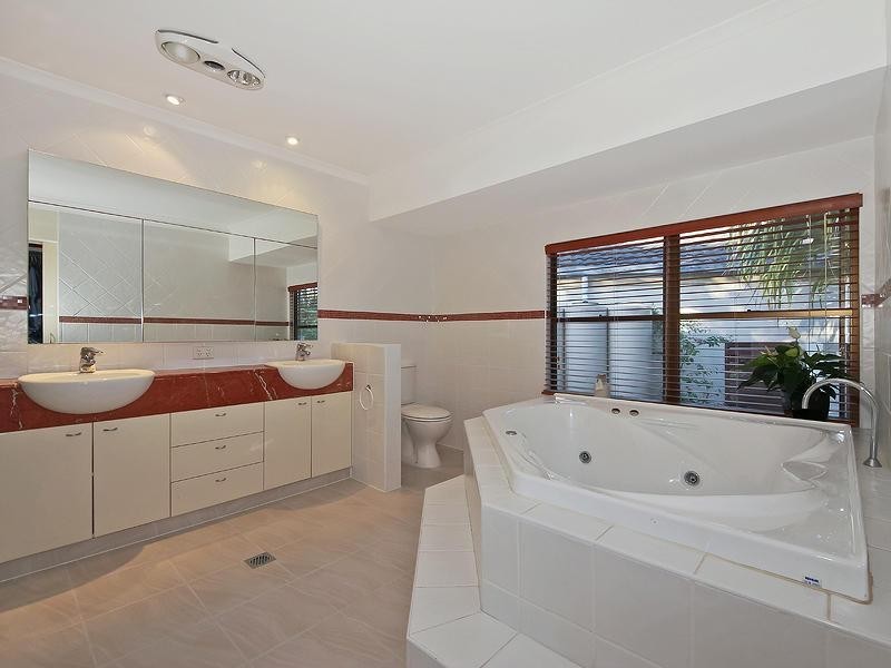 6 Midgera Street, Ashmore QLD 4214